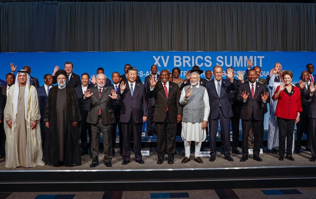 Joanesburgo, África do Sul, 24.08.2023 - Presidente da República, Luiz Inácio Lula da Silva, e presidentes dos países amigos do BRICS, posam para foto oficial após a reunião do grupo, no Sandton Convention Centre, em Joanesburgo.