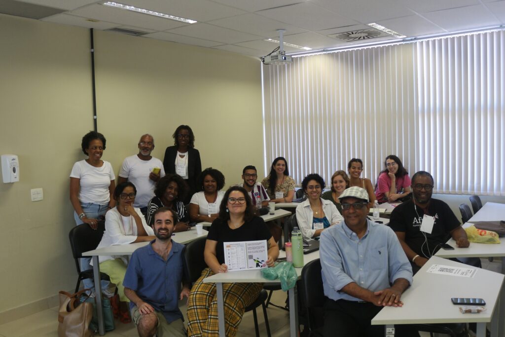 Foto com o grupo diverso que participou da editadona búzios na Unicamp. Pedro, Mireia e Isabela do WMB @wmnobrasil, Mário e João do @centropalmares. Foto: reprodução do instagram afropedia.wiki